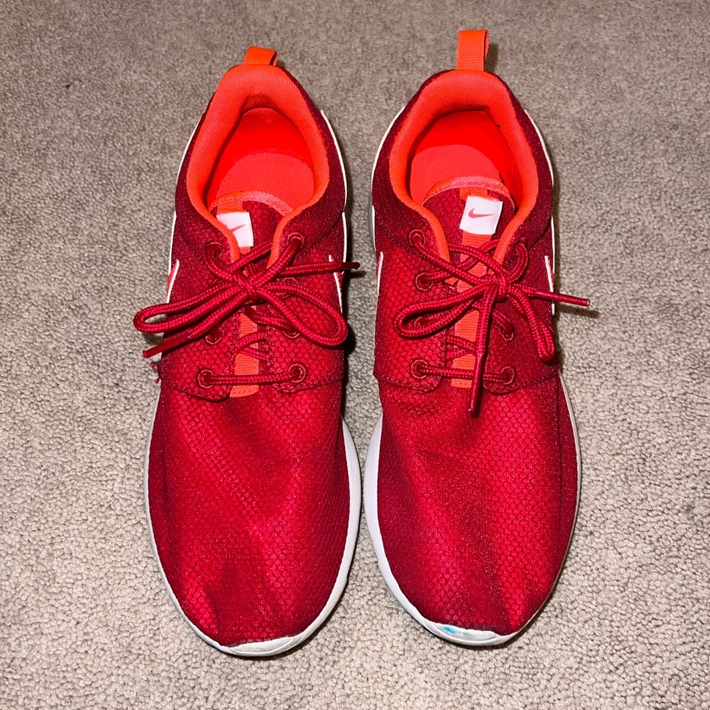 NIKE GS ROSHE RUN RED AND ORANGE
